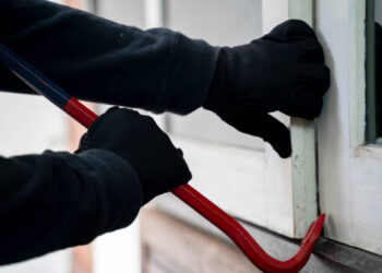 Scule și bani la pachet: suceveanul prins la furat în  Oradea rămâne în arest