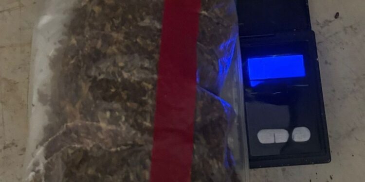 DIICOT: Orădean arestat pentru trafic de droguri de mare risc și substanțe psihoactive – un minor, printre consumatori