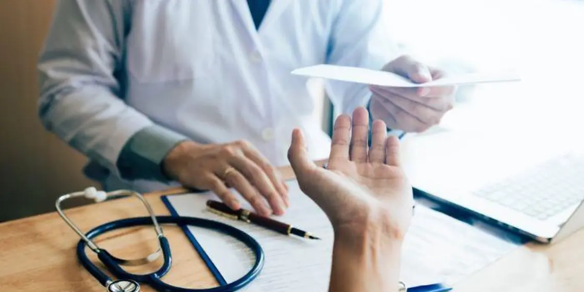 ÎCCJ: angajatorul nu poate emite decizia de concediere în perioada în care salariatul este în concediu medical