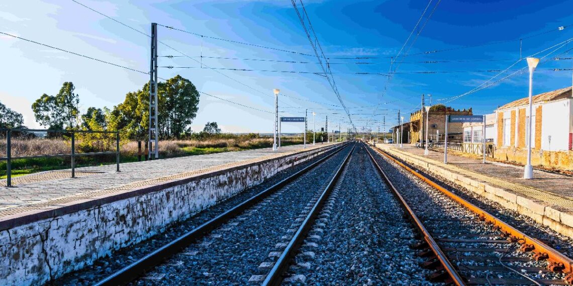 A ținut-o pe șine și a privit cum trenul o lovește: 12 ani de închisoare pentru o crimă are a șocat Oradea