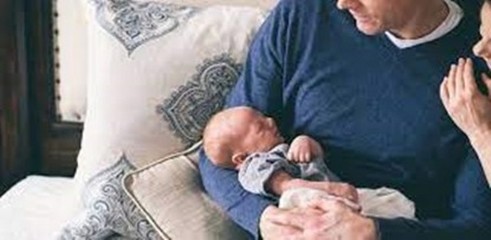 Drepturi noi pentru doctoranzi și cadre didactice aflate în concediu de creștere a copilului