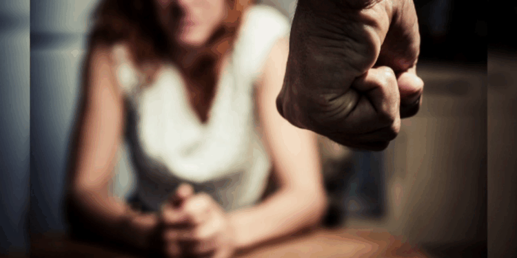 Acuzat de violență domestică, lipsire de libertate și tentativă de viol: instanța menține măsura arestului preventiv