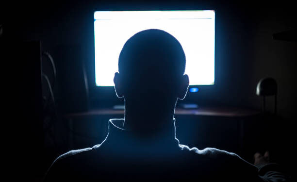 Șantaj cu 25.000 de euro și video sexual cu minor în Oradea: Tribunalul Bihor menține controlul judiciar