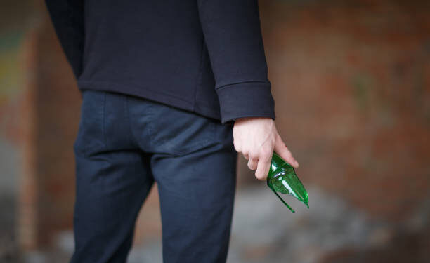 Beție, scandal și cuțit: Un tânăr bihorean primește ani de pușcărie după un episod de necontrolat!