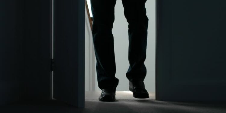 Panică în sat: Intrus beat, acuzat că a intrat peste două femei în vârstă