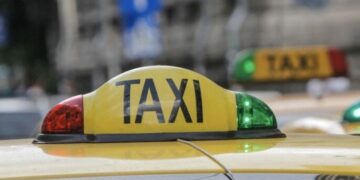 Haos în trafic la Oradea: un polițist, lovit de un taximetrist pe trecerea de pieton