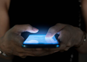 Imagini și mesaje macabre cu decapitări pe WhatsApp: un orădean își îngrozește victimele prin amenințări brutale