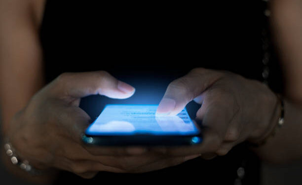 Imagini și mesaje macabre cu decapitări pe WhatsApp: un orădean își îngrozește victimele prin amenințări brutale