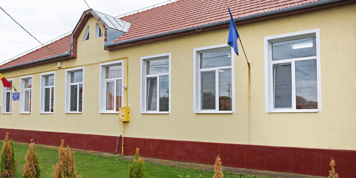 Scandal la o școală din Sântandrei: Profesor acuzat că ar fi lovit un elev de 12 ani