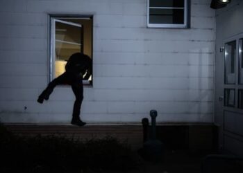 Nopți pline de spargeri în Bihor: intrări prin forță, bunuri valoroase dispărute