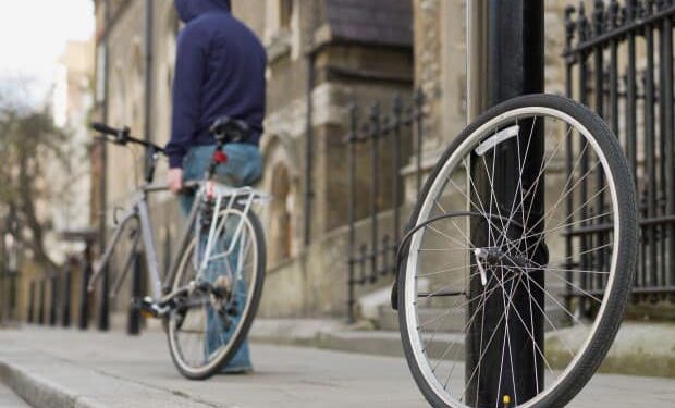 Hoți de la 14 ani! Cum au reușit cinci adolescenți să fure biciclete din tot orașul