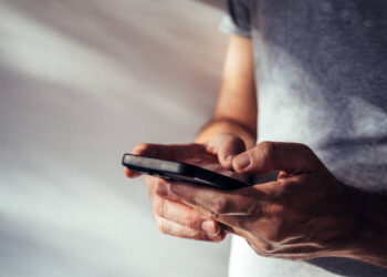 Un bihorean și-a păcălit prietenul cu o iubită inventată! L-a lăsat fără 31.000 de lei