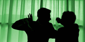 Stradă transformată în ring de box! Un bărbat, condamnat pentru violență