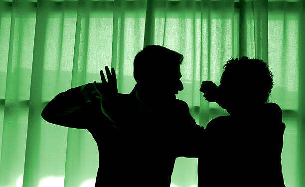 Stradă transformată în ring de box! Un bărbat, condamnat pentru violență