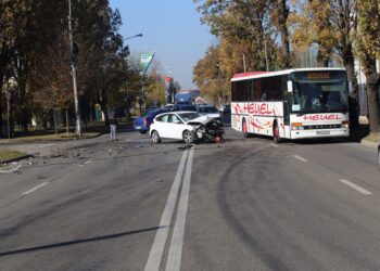 Două persoane rănite într-un accident pe Calea Clujului din Oradea