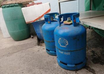 Furt în toiul nopții: cinci tineri bihoreni, prinși cu butelii furate