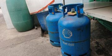 Furt în toiul nopții: cinci tineri bihoreni, prinși cu butelii furate