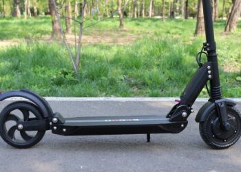 RCA devine obligatoriu pentru trotinete și biciclete electrice din 16 noiembrie: amenzi usturătoare de până la 2.000 lei