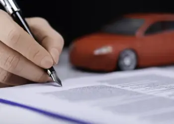 Nu plătești, nu vinzi: Guvernul oprește tranzacțiile imobiliare și auto pentru datornici