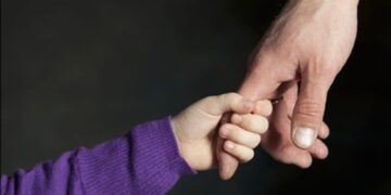 Înalta Curte pune capăt incertitudinilor: Legea adopției produce efecte și pentru hotărârile pronunțate înainte de 2020