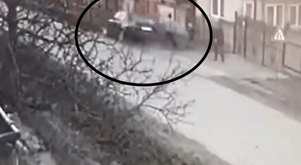 Bărbat condamnat la 12 ani de închisoare după ce a încercat să-și ucidă vecinul și copilul de doi ani cu mașina