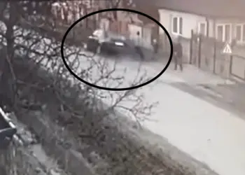 Bărbat condamnat la 12 ani de închisoare după ce a încercat să-și ucidă vecinul și copilul de doi ani cu mașina