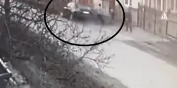 Bărbat condamnat la 12 ani de închisoare după ce a încercat să-și ucidă vecinul și copilul de doi ani cu mașina