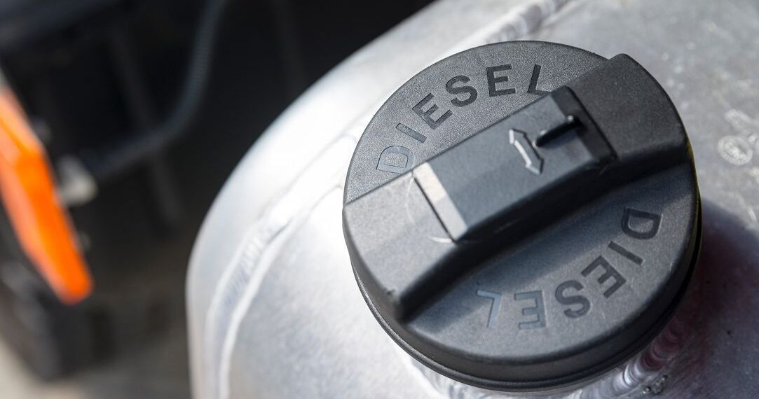 Percheziții DIICOT privind contrabanda cu motorină și benzină: documente false și evaziune fiscală