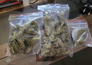 Dosar de trafic de droguri, închis după 4 ani: tânăr prins cu cannabis scapă de condamnare