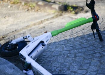 Accident cu trotinetă electrică în Oradea: Un tânăr de 28 de ani a ajuns în stare gravă la spital