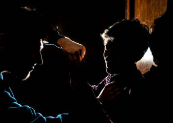 Alcool și furie de Revelion: șase tineri, implicați într-un scandal violent ajuns în instanță