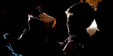 Alcool și furie de Revelion: șase tineri, implicați într-un scandal violent ajuns în instanță