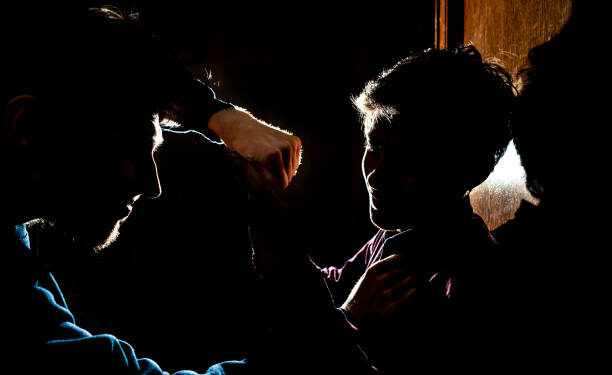 Alcool și furie de Revelion: șase tineri, implicați într-un scandal violent ajuns în instanță