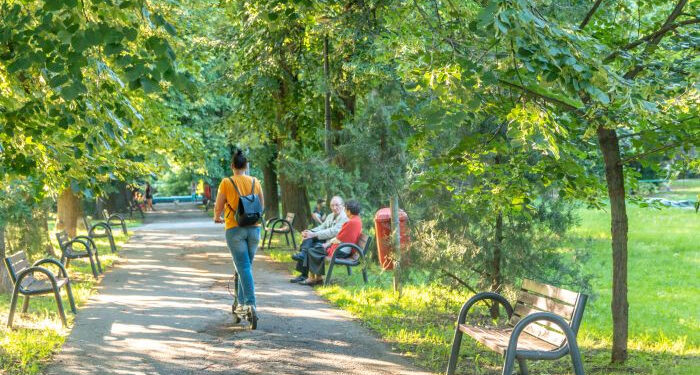 Scandal în Oradea! Un bărbat, trimis în judecată după un gest obscen în parc!