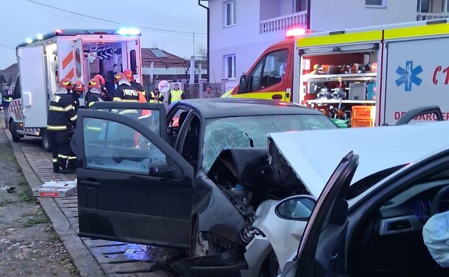 Accident rutier grav în Peștere: trei persoane implicate, una în stop cardio-respirator