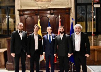 Excelența Sa George Gabriel Bologan, Ambasadorul României la Vatican împreună cu cvartetul de coarde al Filarmonicii de Stat Oradea : concert maestrul Nagy Kálmán, Kurucz Tibor, Ioan Chiș și Victor Sandu
