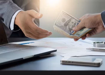 Traficul și cumpărarea de influență: răspunderea penală a funcționarului public asimilat | JURISPRUDENȚĂ ÎCCJ