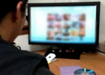 Tribunalul Bihor trimite în judecată un inculpat acuzat că ar fi stocat și distribuit materiale explicite cu minori