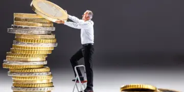 Legea pensiilor private a fost adoptată: cum și când își vor primi românii banii din Pilonul II și III