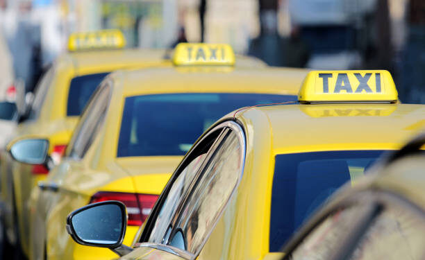 Taximetrist din Bihor, prins vânzând droguri! Cum a ajuns să livreze „la comandă”