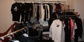 Afacere de lux fals în Sântandrei: mii de produse contrafăcute găsite la percheziție