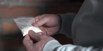 Avertisment, nu închisoare: bărbat prins cu droguri de mare risc într-un local din Oradea