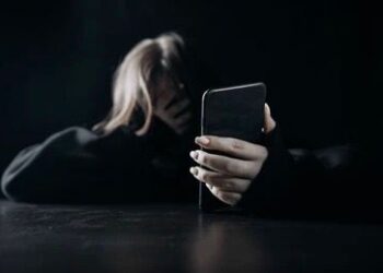 Minoră de 14 ani, cercetată de DIICOT Oradea pentru pornografie infantilă, viol și șantaj online