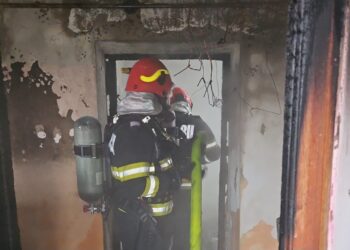 Casă cuprinsă de flăcări în Chiribiș: Pompierii au intervenit de urgență