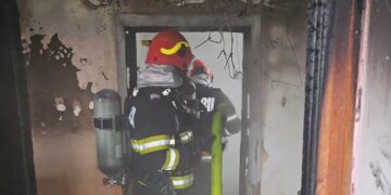 Casă cuprinsă de flăcări în Chiribiș: Pompierii au intervenit de urgență
