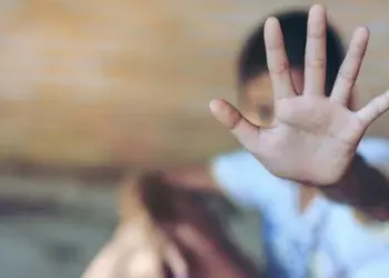 Aproape 9.000 de materiale explicite cu minori, în centrul unui dosar DIICOT. Tribunalul Bihor menține controlul judiciar