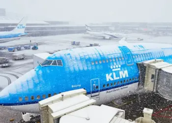 Pasageri abandonați pe aeroportul din Amsterdam, mărturii din haosul aerian, Varșovia ca soluție în plină iarnă. Să nu zici că nu ți-am spus