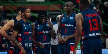 Baschetbaliștii orădeni au plecat de la Sarajevo direct la Ploiești pentru meciul cu Petrolul