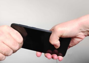 Verdict final: închisoare după ce a atacat o bătrână de 70 de ani și i-a smuls telefonul