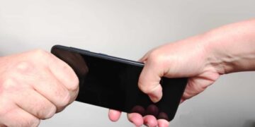 Verdict final: închisoare după ce a atacat o bătrână de 70 de ani și i-a smuls telefonul